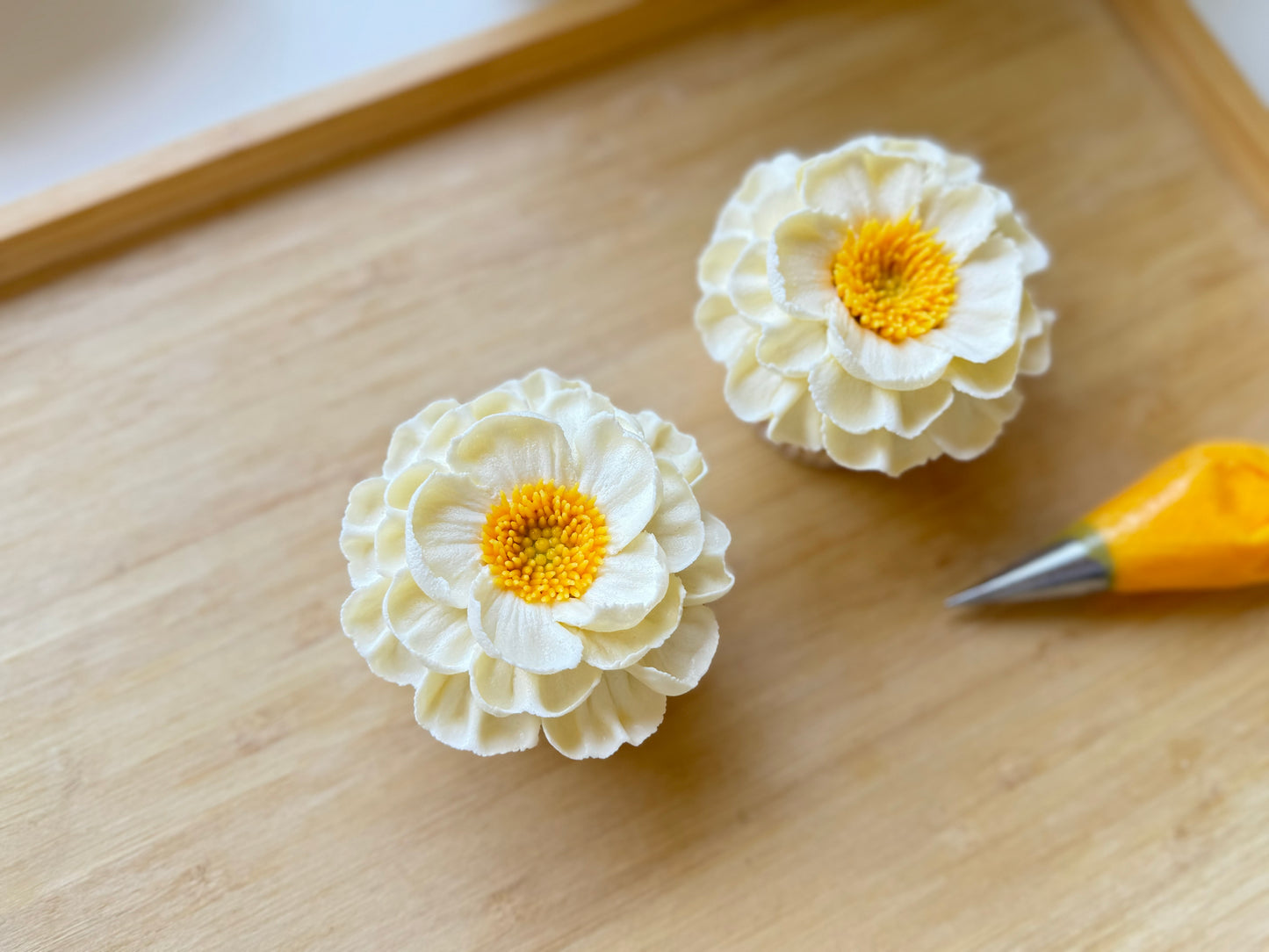INTERMEDIATE FLOWER CUPCAKE COURSE